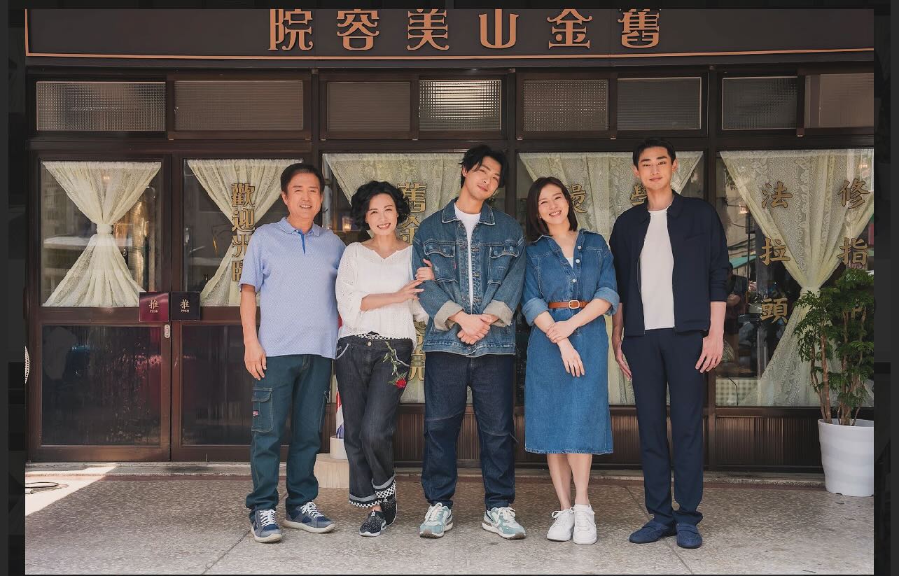 恢單17年！陳孝萱「頂復古捲髮」最新造型曝　「高三兒赴英留學」學費全他包