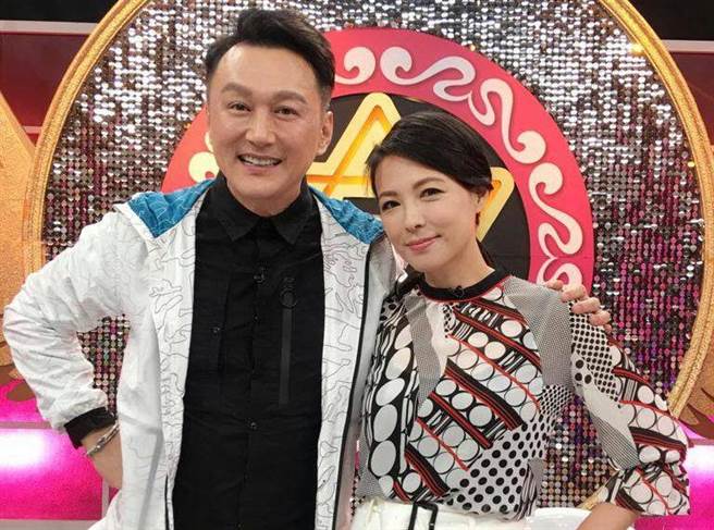 恢單17年！陳孝萱「頂復古捲髮」最新造型曝　「高三兒赴英留學」學費全他包
