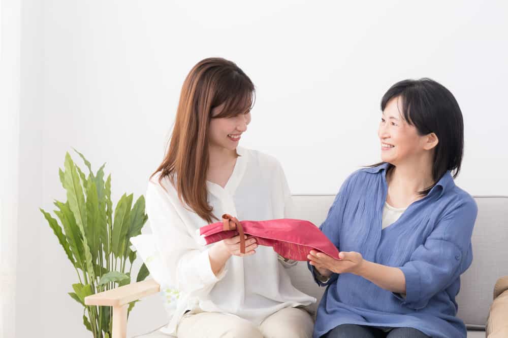 母親節收10萬紅包！婆婆狂暗示「別人家媳婦好孝順」　她不忍反擊「點2關鍵」打趴婆婆嘴臉