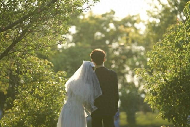 我只生一個兒子！兒子五一結婚「親戚匯3萬6紅包給我」　我遲遲不敢收「因為他家有3個兒子」：被算計了