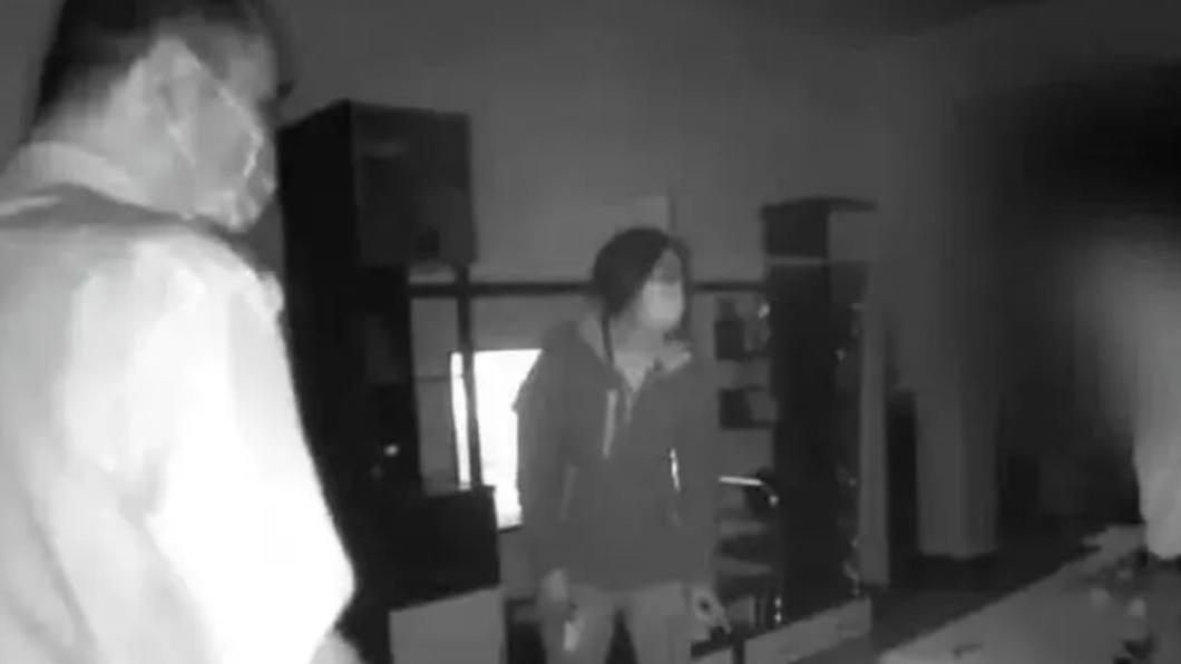 以為惡作劇！凌晨5點突報案「家裡全是蟲」　警秒懂「立刻叫救護車」幸運救回一命