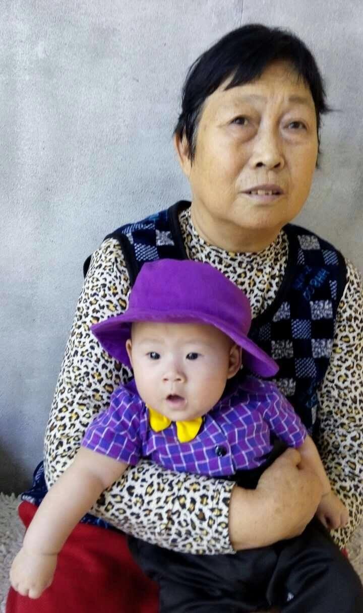 5歲兒只喜歡「奶奶煮的粥」！某天媽媽「偷喝了一口」趕緊把孩子抱回家...