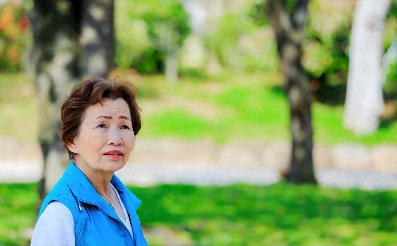 老婆外地出差「剩我和岳母同住」！意外發現「她不為人知秘密」忍不住開口了...