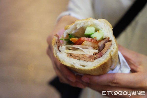 大規模食物中毒！麵包店驚傳「近500人上吐下瀉」緊急送醫　11例重症「最小才6歲」現況曝光
