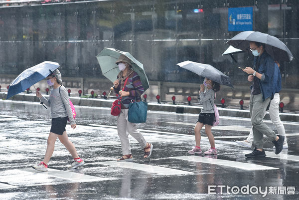 好天氣沒了！雷雨範圍擴大「3縣市慎防劇烈雨勢」　大雨連降數日「轉晴時間點曝光」