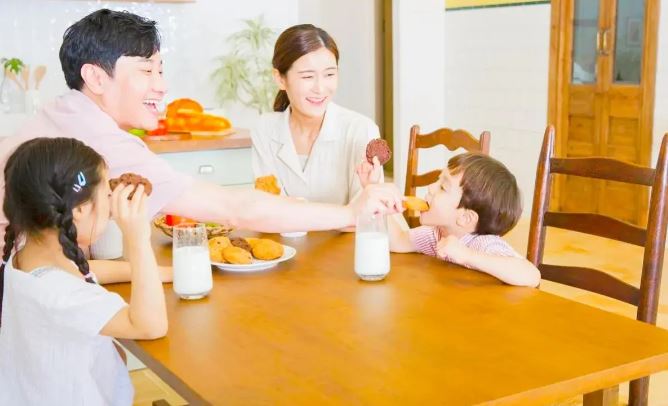 岳父生日「大辦3桌壽宴」吃了4萬4！沒人要買單「妻子叫我去」一陌生男子突出現...