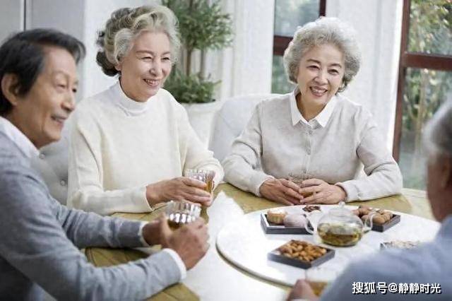 邁入50歲後！這三種「飯局」就別參加　多半是虛情假意