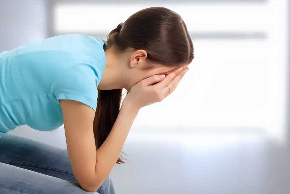 加班到半夜！「他連打10通電話」聯繫不上老婆　急開1小時車「竟看到她淚流滿面」...