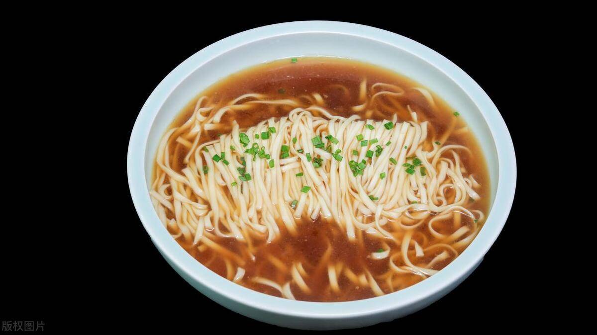  五一假期兒子兒媳回來了！我假裝生病「逼兒媳做飯」，睡醒後我直接愣在原地 