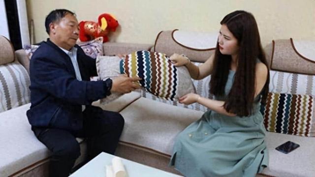 女兒賺超多！父親威脅女兒「你不出錢給弟弟買房我就絕食」　3天後「來到女兒家」打開門全家崩潰