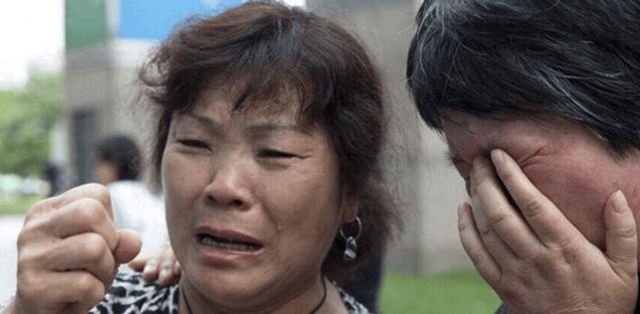 女兒賺超多！父親威脅女兒「你不出錢給弟弟買房我就絕食」　3天後「來到女兒家」打開門全家崩潰