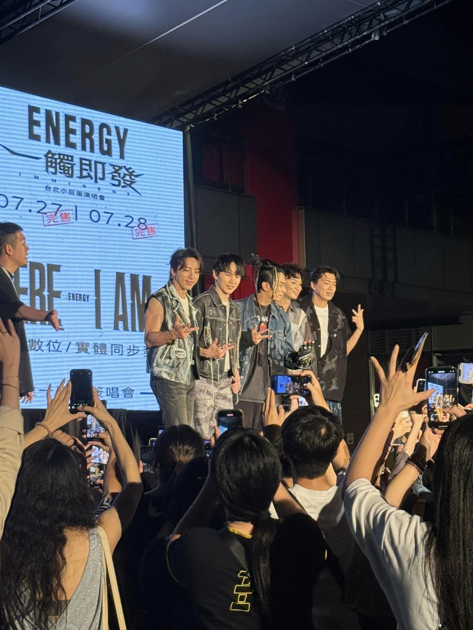 22年前「櫃姐業績掛蛋」！當年天團偶像「竟成她老公」緣分早注定　重回巔峰「湧5千人尖叫」