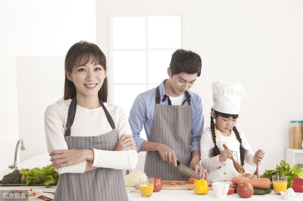我加班回家「剛抱住老婆」... 兩歲半兒子說的話「害我臉都綠了」！