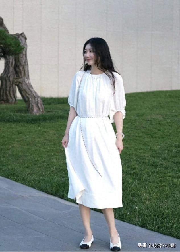 今夏最舒適穿搭！「裙子+它」好看顯瘦　適合30~55歲女人：優雅又時髦