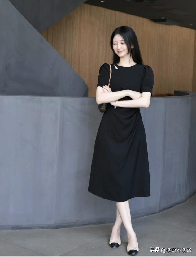 今夏最舒適穿搭！「裙子+它」好看顯瘦　適合30~55歲女人：優雅又時髦