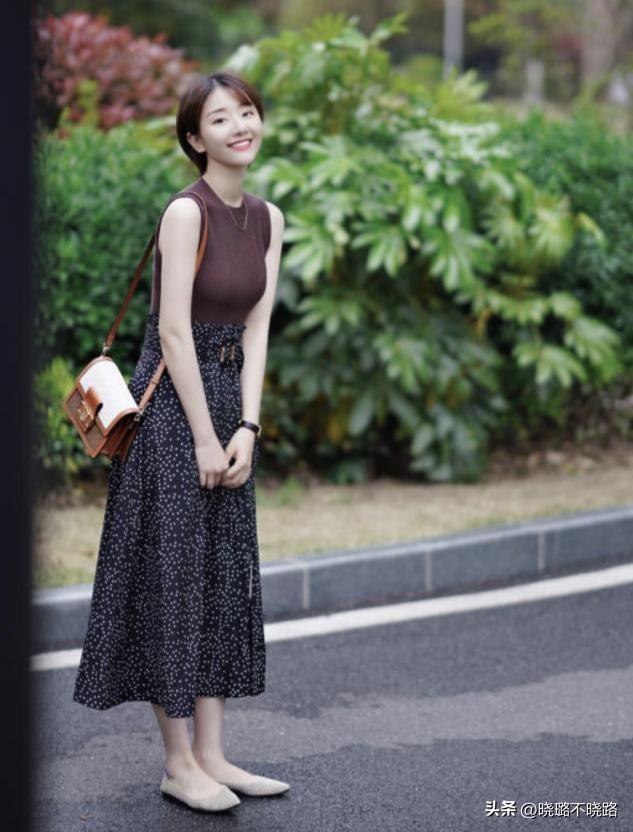 今夏最舒適穿搭！「裙子+它」好看顯瘦　適合30~55歲女人：優雅又時髦