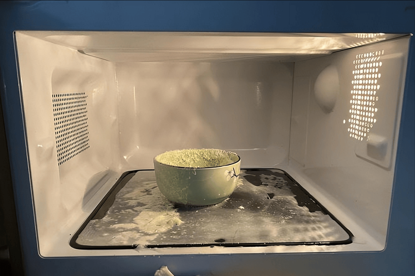 47歲上班族「常用微波爐加熱食物」　1年後患胃癌醫生嘆息：3點做錯了