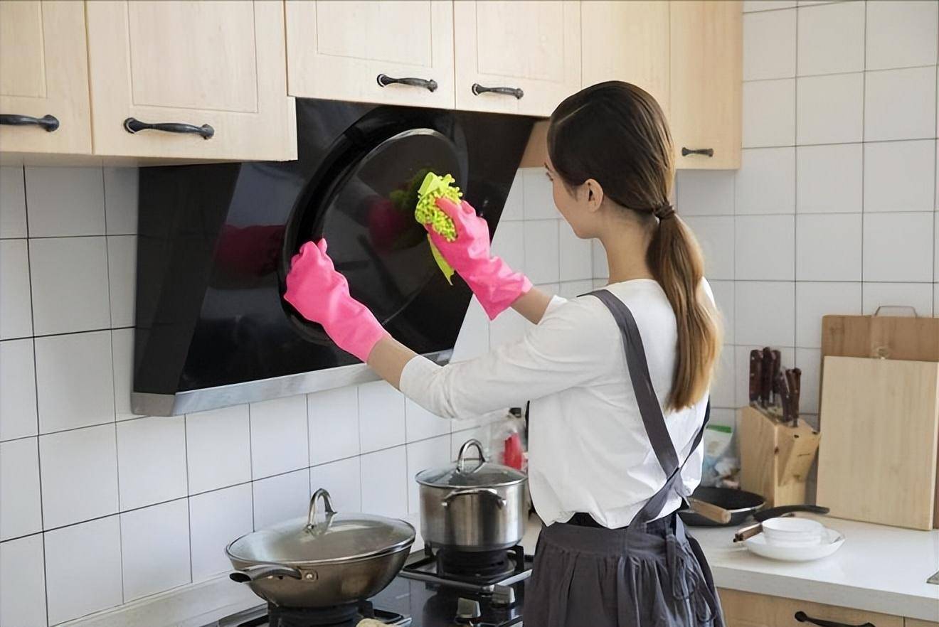 47歲上班族「常用微波爐加熱食物」　1年後患胃癌醫生嘆息：3點做錯了