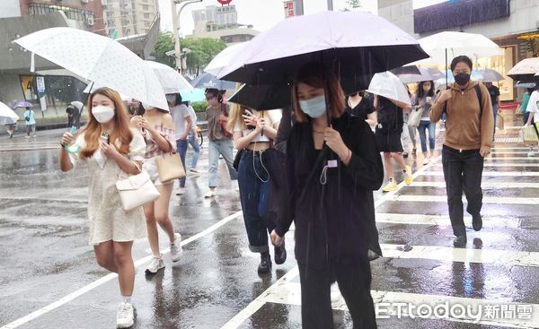 鋒面也過母親節！午後變天「降雨範圍擴大全台」　下週這天「鋒面接近」氣溫降到1字頭