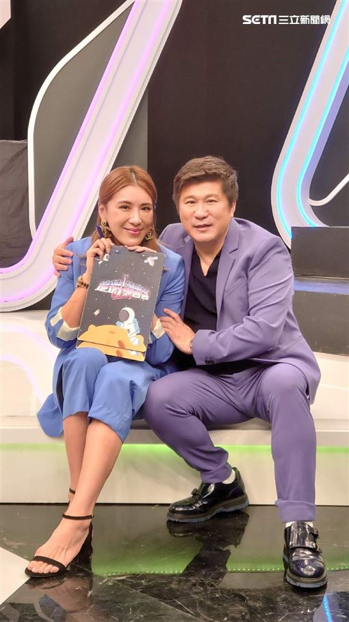 逛101精品手錶！胡瓜打扮邋遢「店員直接無視」　「他一摘下口罩」對方要求配貨500萬