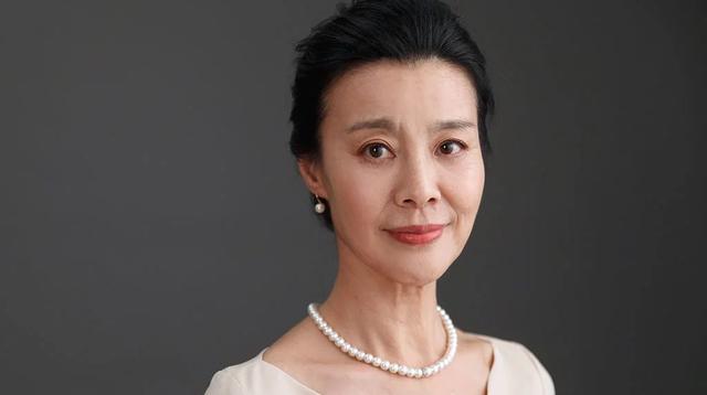 媽媽偏心但爸爸還算疼我！爸爸生病住院「我帶50萬現金趕去」　病房外「聽到父母對話」我又哭又笑