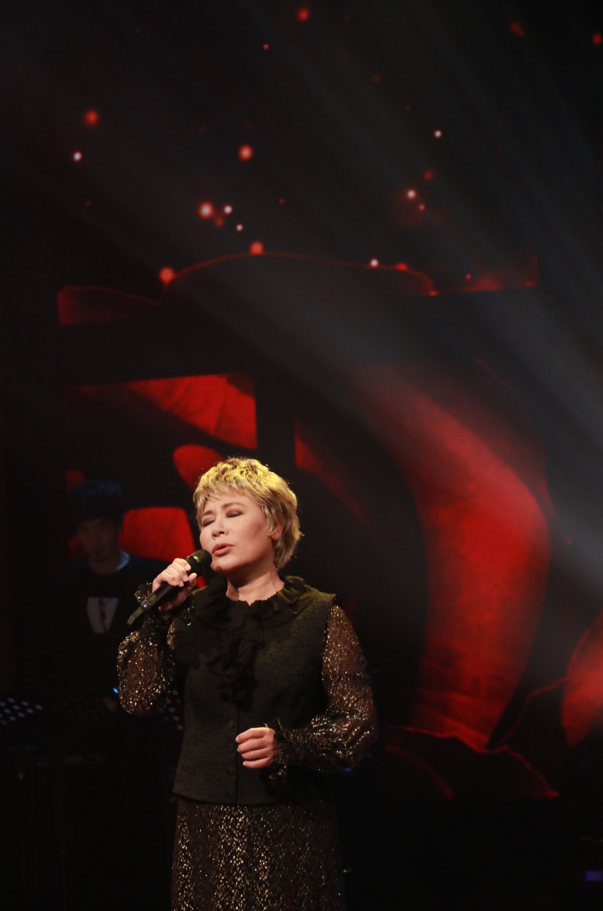 62歲黃小琥驚傳「暴怒翻臉經紀人」！知情人曝「住處遭到衝康」：整個人都變了