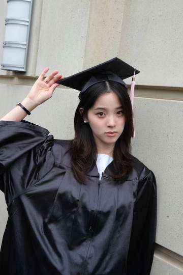 爸媽都大咖！23歲星二代「伯克利讀6年」正式畢業　眼尖粉絲發現「僅有文憑沒學位」她回應了