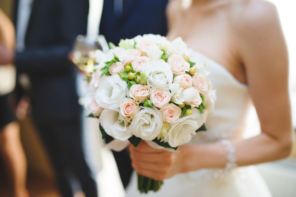 40歲登記結婚！她沒辦婚禮「每天被娘家人詛咒」　媽媽提出「二選一條件」心寒：真的是親生嗎？