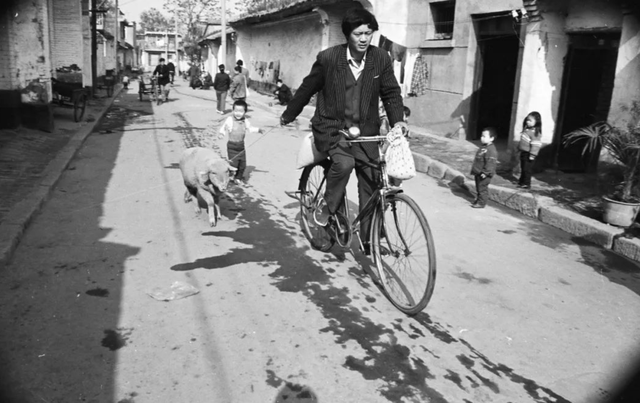 我有3個男閨蜜！丈夫表現大方「從來不阻止我們往來」　當我生下孩子後「才知道他有多可怕」