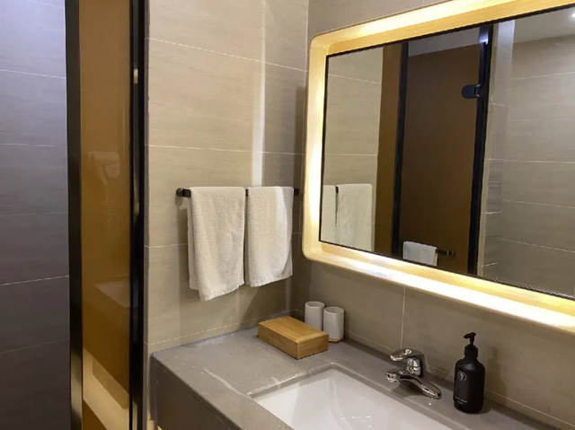 我有3個男閨蜜！丈夫表現大方「從來不阻止我們往來」　當我生下孩子後「才知道他有多可怕」