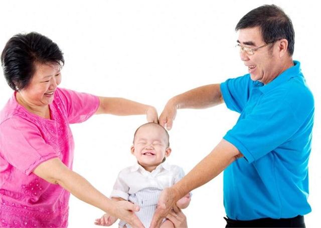 我有3個男閨蜜！丈夫表現大方「從來不阻止我們往來」　當我生下孩子後「才知道他有多可怕」