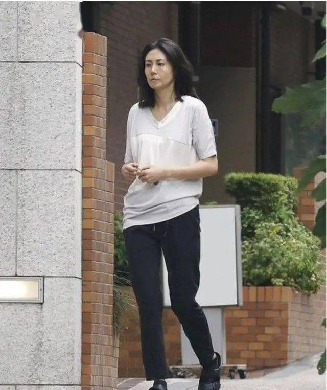 當年紅遍全台！資深女星「憑藉清純美貌」成夢中情人　如今51歲「臉上多了歲月痕跡」近照瘋傳