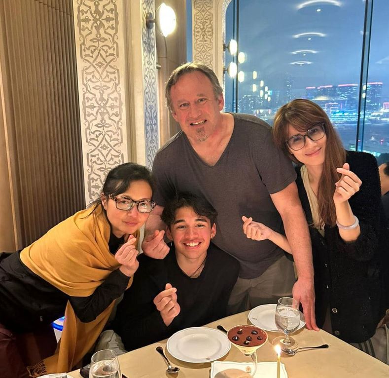 消失演藝圈多年！甜美女神「突攜混血兒露面」帥氣爆表　認了抑鬱症纏身「我確實老了」...