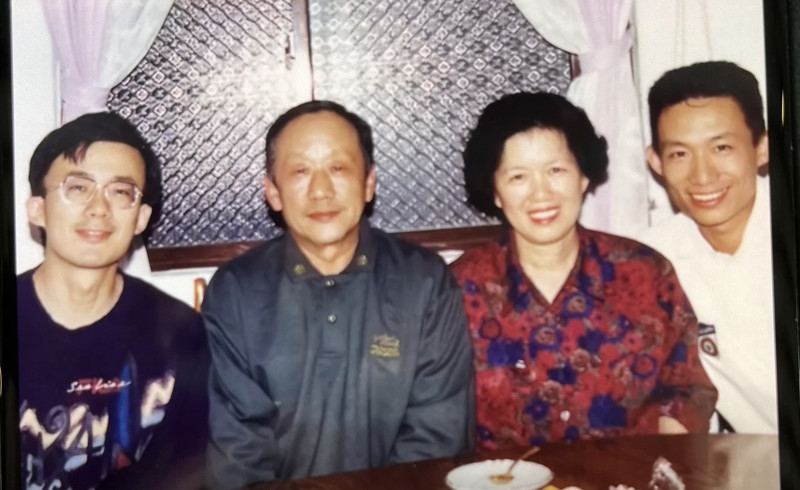 沒有媽媽了... 郭子乾喪母當晚「台上演戲爆哭」　「吃家常菜思母」遺憾喊：對兒很愧疚