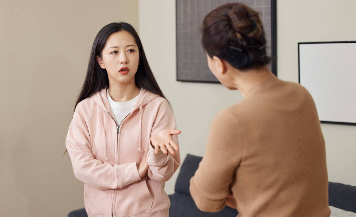 兒媳年薪百萬！可每年「貼補娘家30萬」　我知道後「讓她上交提款卡」結果鬧起婆媳矛盾