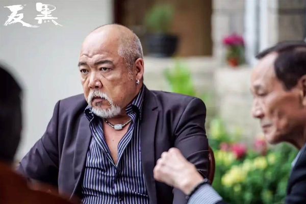 好友是周潤發！資深男星暴瘦27公斤「驚傳醫院過世」　主持人曬黑白照證實