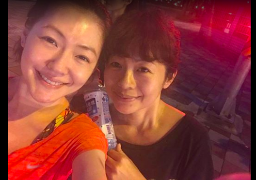 妹妹是大小S！徐家大姊「竟然50歲了」顏值超凍齡　「她曬手製禮物」藏45年洋蔥