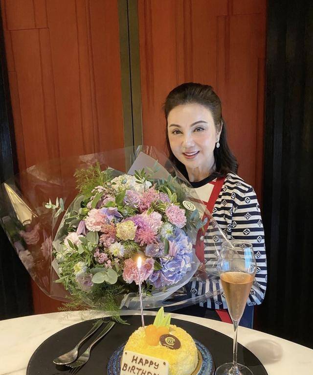 最佳離婚典範！資深女星隔29年「和前夫同框」四代同堂　「當年產5兒女」受前婆婆重視