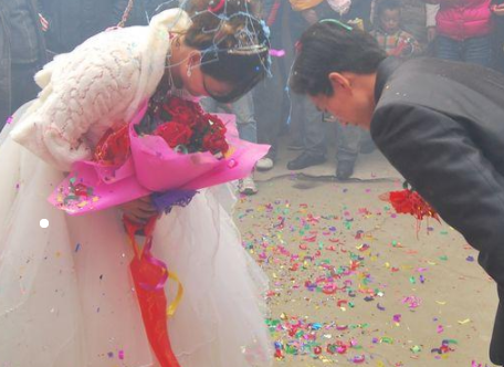  結婚時後媽給我陪嫁「200萬現金」！婚後不久後媽「得重病住院」，我去取錢時傻住：怎麼會這樣 
