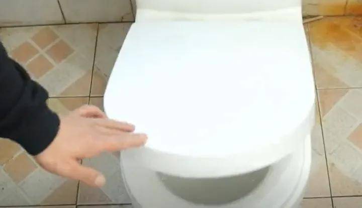 馬桶不用時！馬桶蓋「打開好」還是「蓋起來好」？不懂的趕快看看 