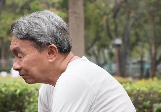 住鄉下大半輩子！老伴走後「兒子把我接進城市裡一起住」　睡前「孫子一個天真問題」我趁夜偷偷回老家