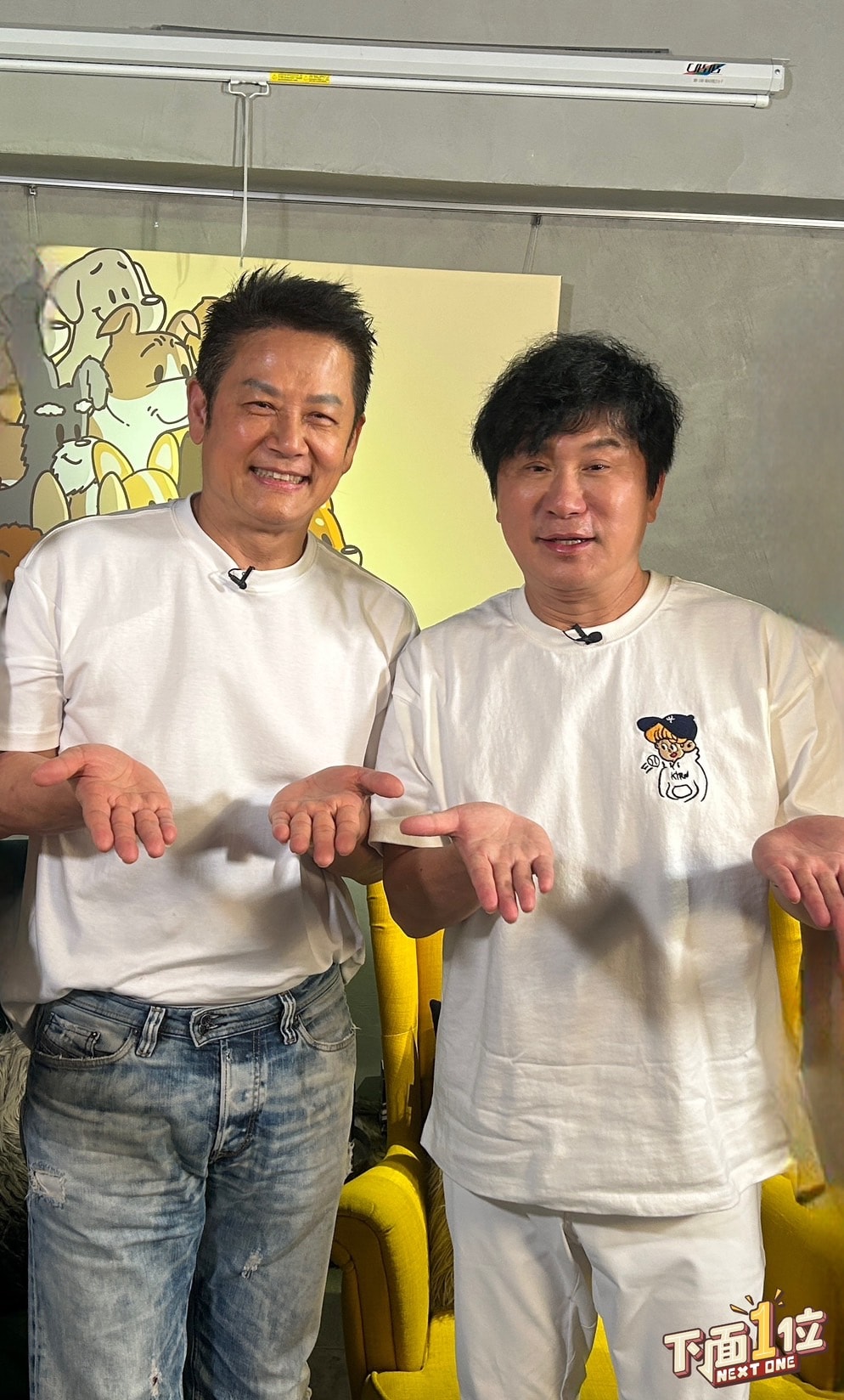 才剛收工！胡瓜被拍到「街頭連摔5次」跌到花台　「工作人員全上前」下秒敬業舉動曝