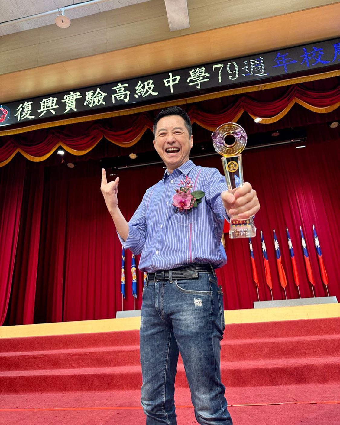 哈林伊能靜愛子畢業典禮未同框 父愛滿溢感動萬人 伊能靜驚喜宣布：我也畢業了