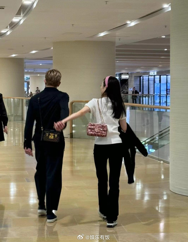 驚爆再當爸！小22歲妻「素顏飄孕味」遭瘋傳懷三胎　郭富城「親吐背後真相」直呼：心疼她