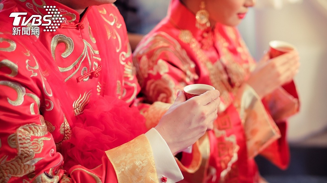 結婚前夕！相戀7年前女友「突出現自打耳光」　悲喊「我真的錯了」結局看傻