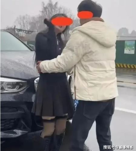 結婚前夕！相戀7年前女友「突出現自打耳光」　悲喊「我真的錯了」結局看傻