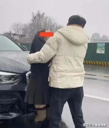 結婚前夕！相戀7年前女友「突出現自打耳光」　悲喊「我真的錯了」結局看傻