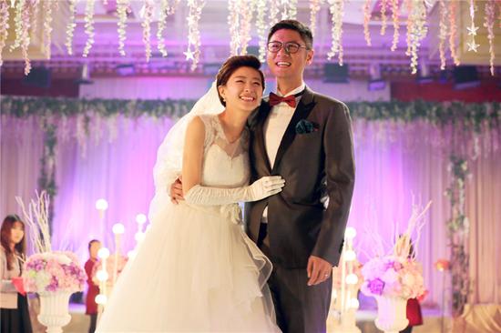 離婚第8天！前夫和閨蜜結婚「我準備大鬧一場」　抵達飯店門口「意外撞見溫馨一幕」含淚祝福