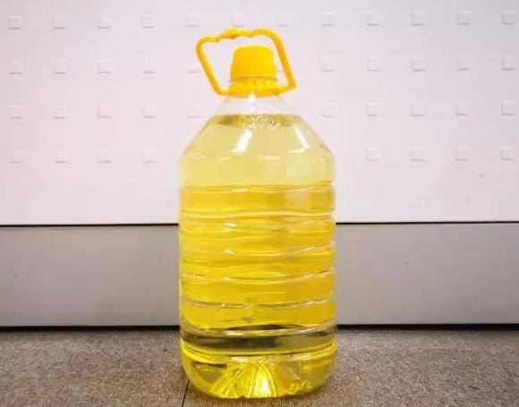 哪種油最不健康？醫提醒：「這3種油」能不吃就不吃！