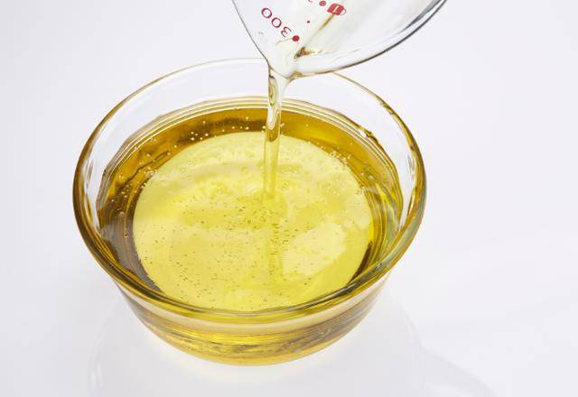 哪種油最不健康？醫提醒：「這3種油」能不吃就不吃！